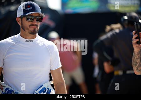 Fort Worth, TX, USA. September 2023. Der Fahrer der NASCAR Cup Series, J J Yeley (15), macht sich bereit, für den Autotrader EchoPark Automotive 400 auf dem Texas Motor Speedway in Fort Worth, TX, auf die Rennstrecke zu fahren. (Bild: © Stephen A Arce Grindstone Media/ASP) NUR REDAKTIONELLE VERWENDUNG! Nicht für kommerzielle ZWECKE! Stockfoto