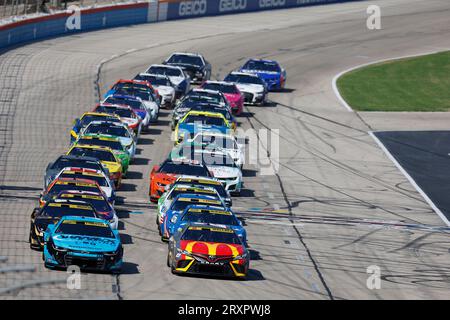 Fort Worth, TX, USA. September 2023. Der Fahrer der NASCAR Cup Series, Bubba Wallace (23), fährt für den Autotrader EchoPark Automotive 400 auf dem Texas Motor Speedway in Fort Worth, TX. (Bild: © Stephen A Arce Grindstone Media/ASP) NUR REDAKTIONELLE VERWENDUNG! Nicht für kommerzielle ZWECKE! Stockfoto