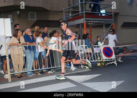 Pontevedra, Spanien. September 2023. Der britische Triathlet Jonathan Brownlee im Leichtathletik-Event bei den Elite-Männer-Triathlon-Weltmeisterschaften 2023 am 23. September 2023 in Pontevedra, Spanien. (Foto: Alberto Brevers/Pacific Press/SIPA USA) Credit: SIPA USA/Alamy Live News Stockfoto