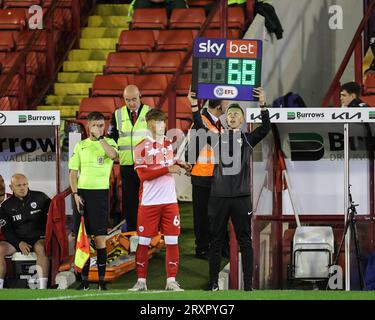 Barnsley, Großbritannien. September 2023 26. Jonathan Bland #68 von Barnsley gibt sein Debüt beim EFL Trophy Match Barnsley vs Manchester City U21 in Oakwell, Barnsley, Großbritannien, 26. September 2023 (Foto: Mark Cosgrove/News Images) Credit: News Images LTD/Alamy Live News Stockfoto