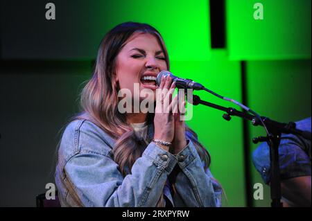 Liverpool, Großbritannien. September 26. Don Amero, Jess Moskaluke und Five Roses treten im Rahmen der apologetisch kanadischen Veranstaltung im Music Room der Liverpool Philharmonic auf. Quelle: David Bronstein/Alamy Live News Stockfoto