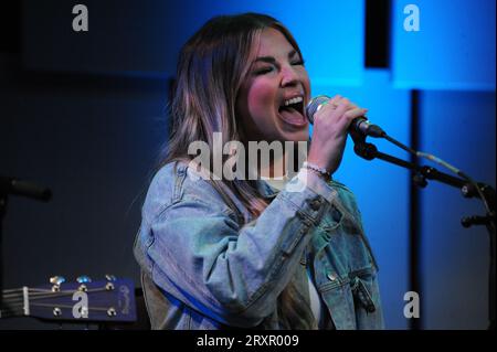 Liverpool, Großbritannien. September 26. Don Amero, Jess Moskaluke und Five Roses treten im Rahmen der apologetisch kanadischen Veranstaltung im Music Room der Liverpool Philharmonic auf. Quelle: David Bronstein/Alamy Live News Stockfoto