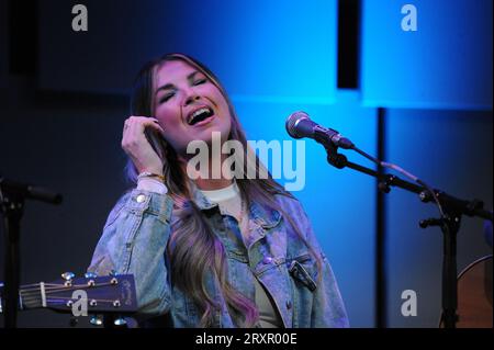 Liverpool, Großbritannien. September 26. Don Amero, Jess Moskaluke und Five Roses treten im Rahmen der apologetisch kanadischen Veranstaltung im Music Room der Liverpool Philharmonic auf. Quelle: David Bronstein/Alamy Live News Stockfoto