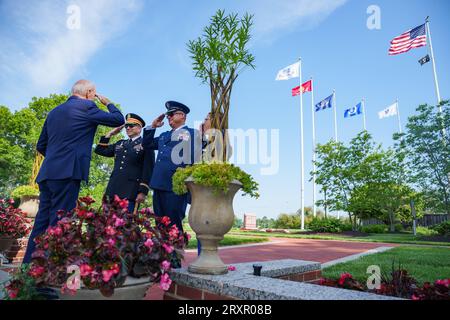 Usa. 30. Mai 2023. Präsident Joe Biden besucht den Veterans Memorial Park an der Delaware Memorial Bridge, Dienstag, 30. Mai 2023, in New Castle, Delaware. (Foto von Adam Schultz) (BILDAUSSCHNITT: © White House/ZUMA Press Wire) NUR REDAKTIONELLE VERWENDUNG! Nicht für kommerzielle ZWECKE! Stockfoto