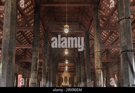 Phetchaburi, Thailand - 14. Mai 2022 - die Smaragd-buddha-Statue im Denkmalhaus des Wat Yai Suwannaram-Tempels. Selektiver Fokus. Stockfoto