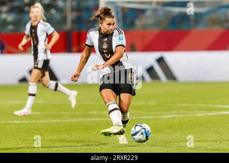 Bochum, Deutschland. September 2023 26. Lena Oberdorf (GER, 6), 26.09.2023, Bochum (Deutschland), Fussball, die BESTIMMUNGEN der UEFA Women's Nations League, Deutschland - Insel, DFB/DFL VERBIETEN DIE VERWENDUNG VON FOTOS ALS BILDSEQUENZEN UND/ODER QUASI-VIDEO. Quelle: dpa/Alamy Live News Stockfoto