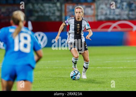 Bochum, Deutschland. September 2023 26. Kathrin Hendrich (GER, 3), 26.09.2023, Bochum (Deutschland), Fussball, die BESTIMMUNGEN der UEFA Women's Nations League, Deutschland - Insel, DFB/DFL VERBIETEN DIE VERWENDUNG VON FOTOS ALS BILDSEQUENZEN UND/ODER QUASI-VIDEO. Quelle: dpa/Alamy Live News Stockfoto