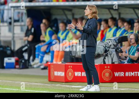 Bochum, Deutschland. September 2023 26. Britta Carlson (GER, Interimstrainerin, Coach); gestikulierend, 26.09.2023, Bochum (Deutschland), Fussball, UEFA Women's Nations League, Deutschland - Insel, DFB/DFL-VORSCHRIFTEN VERBIETEN DIE VERWENDUNG VON FOTOGRAFIEN ALS BILDSEQUENZEN UND/ODER QUASI-VIDEO. Quelle: dpa/Alamy Live News Stockfoto