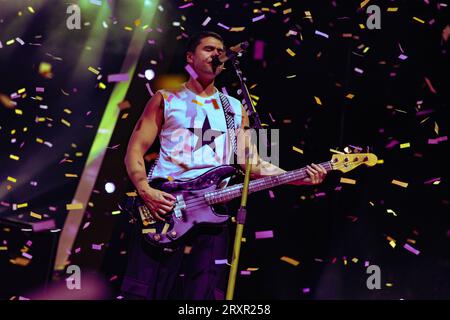 Mailand, Italien, 26. September 2023. Die australische Pop-Punk-Band 5 Seconds of Summer tritt live im Mediolanum Forum in Mailand auf. Credits: Maria Laura Arturi / Alamy Live News Stockfoto