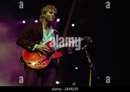 Mailand, Italien, 26. September 2023. Die australische Pop-Punk-Band 5 Seconds of Summer tritt live im Mediolanum Forum in Mailand auf. Credits: Maria Laura Arturi / Alamy Live News Stockfoto