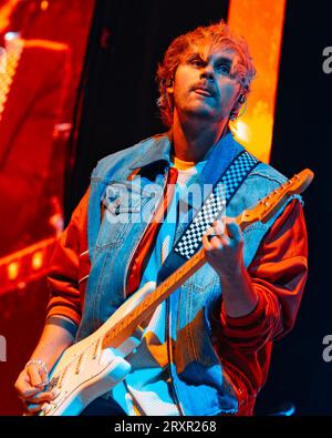 Mailand, Italien, 26. September 2023. Die australische Pop-Punk-Band 5 Seconds of Summer tritt live im Mediolanum Forum in Mailand auf. Credits: Maria Laura Arturi / Alamy Live News Stockfoto