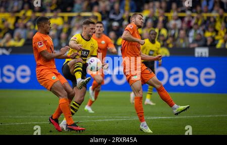 Dortmund, Deutschland. September 2023. Niclas Füllkrug (BVB), Maxence Lacroix (Wolfsburg), Mattias Svanberg (Wolfsburg) Borussia Dortmund - VfL Wolfsburg Stockfoto