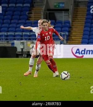 Cardiff, Großbritannien, 26. September 2023 Jess Fishlock (Wales) dribbelt beim UEFA Women's Nations League Wales gegen Dänemark im Cardiff City Stadium Cardiff Vereinigtes Königreich am 26 2023. September Graham Glendinning / Alamy Live News Endstand: 1 - 5 Stockfoto