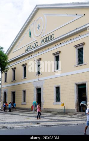 Salvador, Bahia, Brasilien - 9. Juni 2015: Blick auf Mercado Modelo, Postkarte der Stadt Salvador in Bahia. Stockfoto