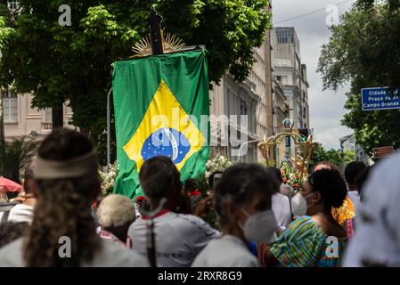 Salvador; Bahia; Brasilien - 08. Dezember 2022: Katholische Prozession zu Ehren unserer Lieben Frau von Conceicao da Praia in der Stadt Salvador, Bahia. Stockfoto