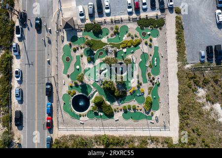 Luftaufnahme eines leeren Minigolfplatzes in New Jersey. Stockfoto