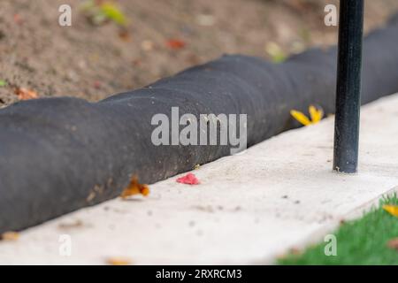 Installiertes Regenwasser, Drainage, Strohschlösser für Erosion und Sedimentkontrolle. Stockfoto