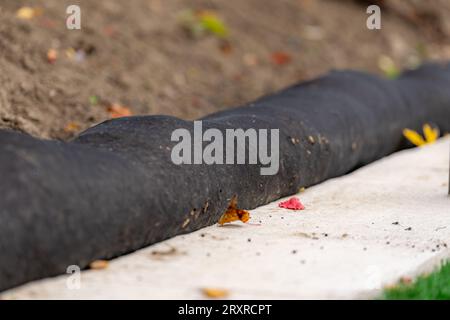 Installiertes Regenwasser, Drainage, Strohschlösser für Erosion und Sedimentkontrolle. Stockfoto