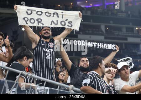 Sao Paulo, Brasilien. September 2023 26. Corinthians Fans vor dem Spiel gegen Fortaleza im ersten Teilspiel des Copa Sudamericana Halbfinales, in der Neo Química Arena, östlich von São Paulo, diesen Dienstag, den 26. September 2023. (Foto: Marina Uezima/Brasilien Photo Press) Credit: Brazil Photo Press/Alamy Live News Stockfoto