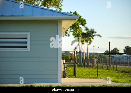 Öffentliche Toiletten am Harborwalk im Gilchrist Park in Punta Gorda, Florida Stockfoto