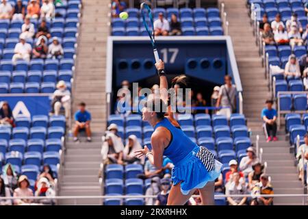 Tokio, Japan. September 2023 27. Jessica PEGULA (USA) tritt gegen Cristina BUCSA (ESP) während ihres Frauen-Einzelspiels beim Toray Pan Pacific Open Tennis Tournament 2023 im Ariake Coliseum an. Das Turnier findet vom 25. September bis zum 1. Oktober statt. Pegula gewann 6:1, 6:2. (Bild: © Rodrigo Reyes Marin/ZUMA Press Wire) NUR REDAKTIONELLE VERWENDUNG! Nicht für kommerzielle ZWECKE! Stockfoto