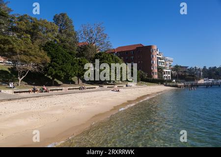 Apartments und Häuser mit Blick auf den Redleaf Pool, auch bekannt als Murray Rose Pool, Double Bay, Sydney, Australien. Stockfoto