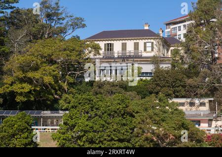 Apartments und Häuser mit Blick auf den Redleaf Pool, auch bekannt als Murray Rose Pool, Double Bay, Sydney, Australien. Stockfoto