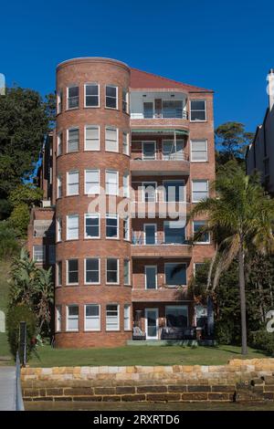 Apartments und Häuser mit Blick auf den Redleaf Pool, auch bekannt als Murray Rose Pool, Double Bay, Sydney, Australien. Stockfoto