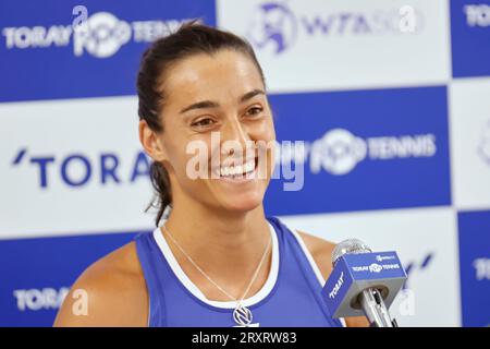 Tokio, Japan. September 2023 27. Die französische Tennisspielerin Caroline GARCIA spricht während einer Pressekonferenz beim Toray Pan Pacific Open Tennis Tournament 2023 im Ariake Coliseum. Das Turnier findet vom 25. September bis zum 1. Oktober statt. (Bild: © Rodrigo Reyes Marin/ZUMA Press Wire) NUR REDAKTIONELLE VERWENDUNG! Nicht für kommerzielle ZWECKE! Stockfoto