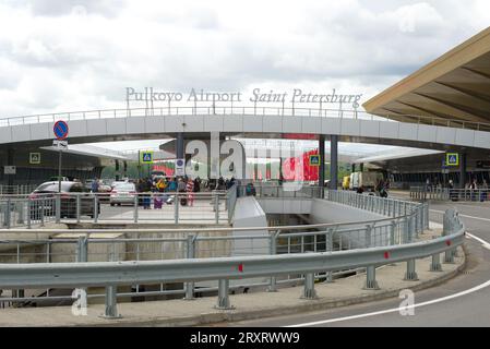 ST. PETERSBURG, RUSSLAND - 20. JUNI 2018: Auf der Rampe der Abflugzone des Flughafens Pulkovo Stockfoto