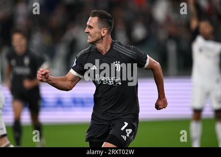 Arkadiusz Milik (Juventus) feiert, nachdem er das erste Tor seines Teams erzielt hat während des italienischen Spiels der Serie A zwischen Juventus 1-0 Lecce im Allianz Stadion am 26. September 2023 in Turin. (Foto: Maurizio Borsari/AFLO) Stockfoto