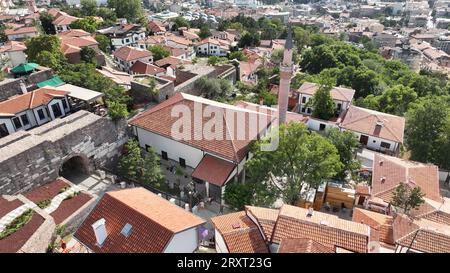 Die Ankara-Alaeddin-Moschee wurde im 12. Jahrhundert in der Zeit der Anatolischen Seldschuken erbaut. Ein Foto der Moschee, das mit einer Drohne aufgenommen wurde. Stockfoto