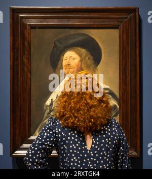 The National Gallery, London, Großbritannien. September 2023 27. Die Credit Suisse Exhibition: Frans Hals ist 2024 seit dem 30. September 2023-21 die größte Ausstellung der Künstlerbilder seit über 30 Jahren und umfasst epische Großgruppenporträts des begnadeten niederländischen Künstlers des Goldenen Zeitalters, die in seltenen Leihgaben aus den Niederlanden ausgestellt wurden. Bild: Porträt eines Mannes, möglicherweise Nicolaes Pietersz Duyst van Voorhout, um 1637. Das Metropolitan Museum of Art. Quelle: Malcolm Park/Alamy Live News Stockfoto