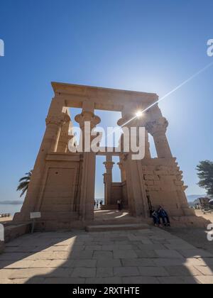 Der Philae-Tempelkomplex, der Isis-Tempel, UNESCO-Weltkulturerbe, derzeit auf der Insel Agilkia, Ägypten, Nordafrika, Afrika Stockfoto