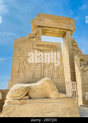 Tor von Domitian und Trajan, Nordeingang des Hathor-Tempels, Dendera-Tempelkomplex, Dendera, Ägypten, Nordafrika, Afrika Stockfoto