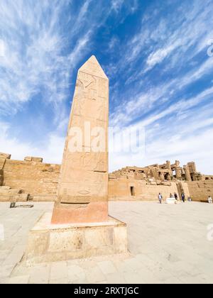 Obelisk, Karnak Tempelkomplex, eine riesige Mischung aus Tempeln, Pylonen und Kapellen, UNESCO-Weltkulturerbe, in der Nähe von Luxor, Theben Stockfoto