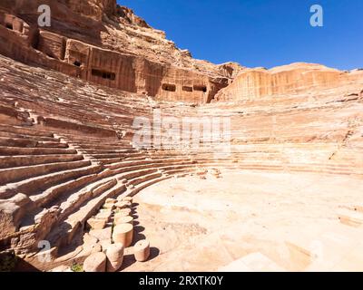 Das Theater, der archäologische Park von Petra, UNESCO-Weltkulturerbe, eines der Neuen Sieben Weltwunder, Petra, Jordanien, Naher Osten Stockfoto