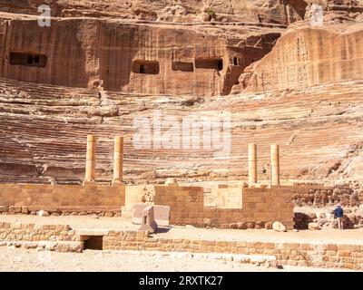 Das Theater, der archäologische Park von Petra, UNESCO-Weltkulturerbe, eines der Neuen Sieben Weltwunder, Petra, Jordanien, Naher Osten Stockfoto