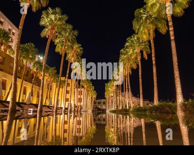 Übernachtung im Kempinski Hotel Ishtar, einem fünf-Sterne-Luxusresort am Toten Meer, inspiriert von den hängenden Gärten von Babylon, Jordanien, Nahost Stockfoto