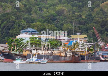 Der Hafen in der Stadt Sorong, der größten Stadt und Hauptstadt der indonesischen Provinz Südwest-Papua, Indonesien, Südostasien, Asien Stockfoto