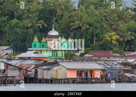 Der Hafen in der Stadt Sorong, der größten Stadt und Hauptstadt der indonesischen Provinz Südwest-Papua, Indonesien, Südostasien, Asien Stockfoto