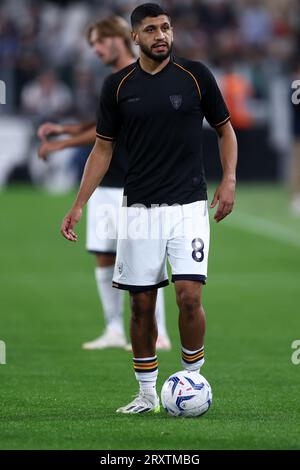 Turin, Italien . 26. September 2023 Hamza Rafia von uns Lecce beim warm Up vor dem Spiel der Serie A zwischen Juventus FC und uns Lecce im Allianz Stadion am 26. September 2023 in Turin, Italien. Dank: Marco Canoniero/Alamy Live News Stockfoto