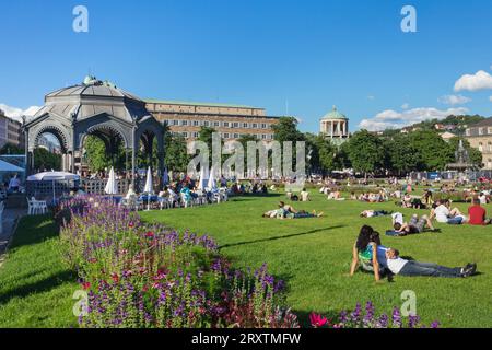 Schlossplatz im Sommer, Stuttgart, Baden-Württemberg, Deutschland, Europa Stockfoto