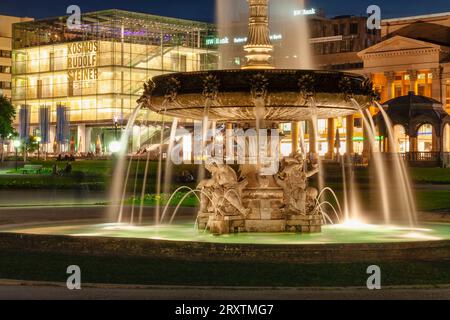 Kunstmuseum und Königsbau am Schlossplatz, Stuttgart, Baden-Württemberg, Deutschland, Europa Stockfoto