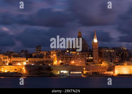 Sonnenuntergang vor La Valetta, Malta Stockfoto