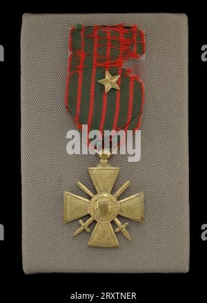 Französische Croix-de-Guerre-Medaille, ausgestellt an den CPL Lawrence Leslie McVey 1918 Stockfoto