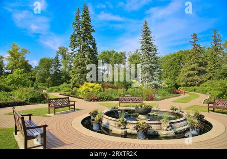 Der zentrale Brunnen im Englischen Garten im Assiniboine Park, Winnipeg, Manitoba, Kanada, Nordamerika Stockfoto