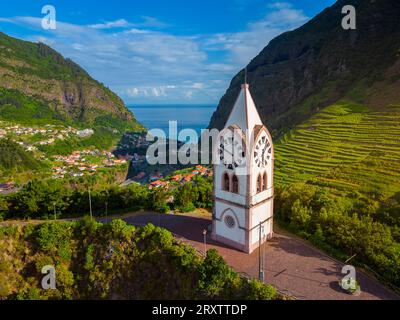 Luftaufnahme von Capelinha de Nossa Senhora de Fatima bei Sonnenaufgang, Sao Vicente, Madeira, Portugal, Atlantik, Europa Stockfoto