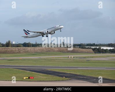 Air France Airbus A220-300 Abflug am Flughafen Birmingham, UK (F-HZUB) Stockfoto