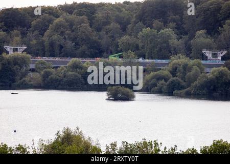 Denham, Großbritannien. 26. September 2023. Bauarbeiten für das Colne Valley Viaduct für die Hochgeschwindigkeitsbahnverbindung HS2. Die Spekulationen darüber, ob die britische Regierung beabsichtigt, mit Abschnitten der HS2 zwischen Birmingham und Manchester sowie zwischen Old Oak Common und Euston fortzufahren, nehmen zu. Quelle: Mark Kerrison/Alamy Live News Stockfoto